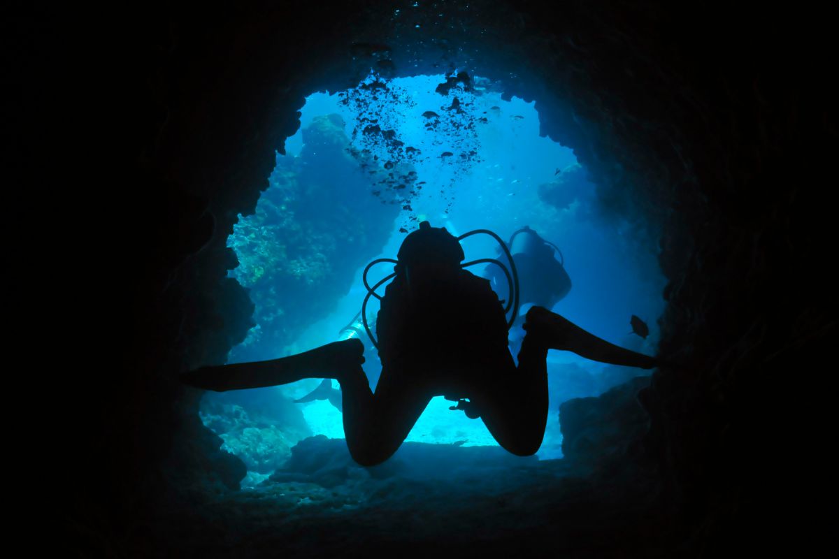Plongée sous-marine et claustrophobie : conseils pour surmonter la peur des espaces clos