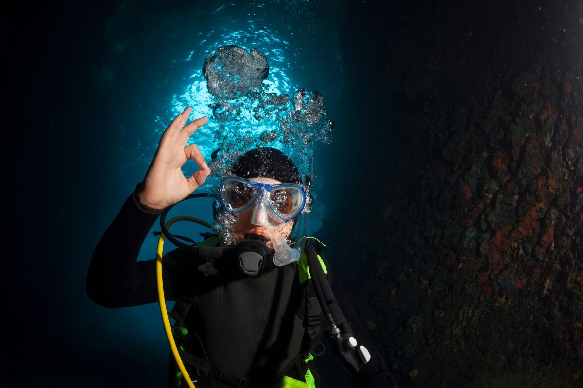 plongeur affrontant sa claustrophobie